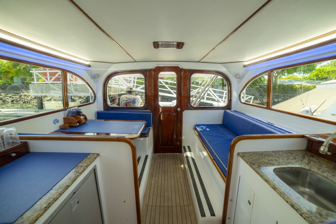 Spanish Fly – 42′ Maverick Sports Fisher